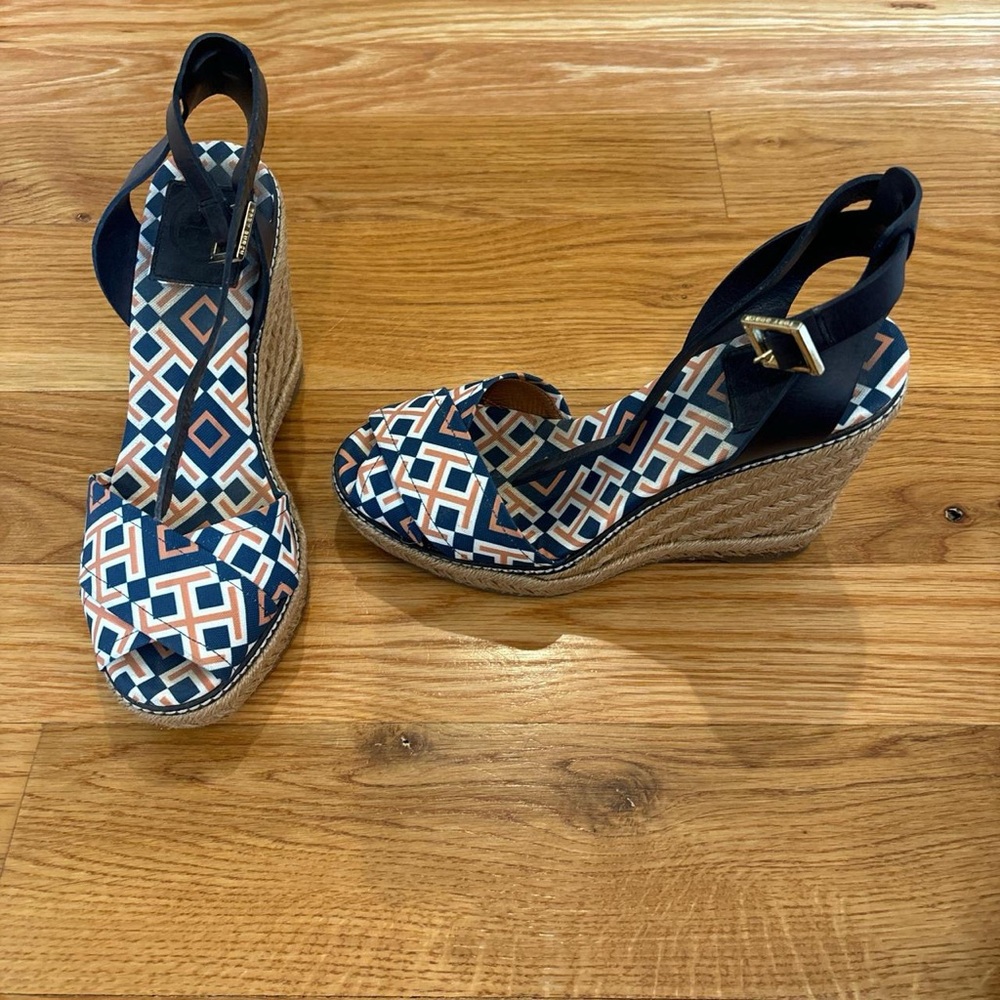 Summer heels with fun pattern